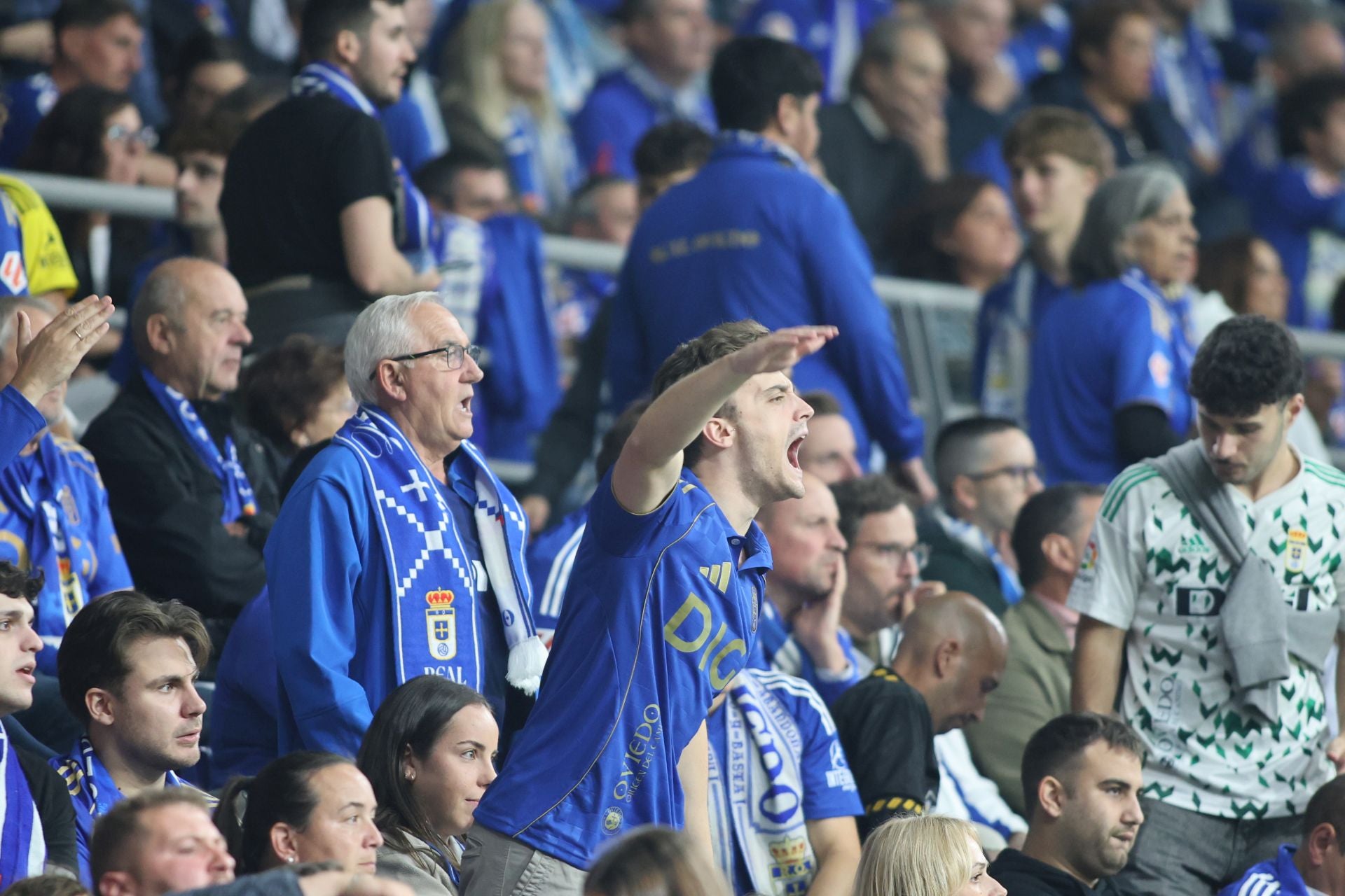 ¿Estuviste en el Real Oviedo - Espanyol? ¡Búscate entre las imágenes!