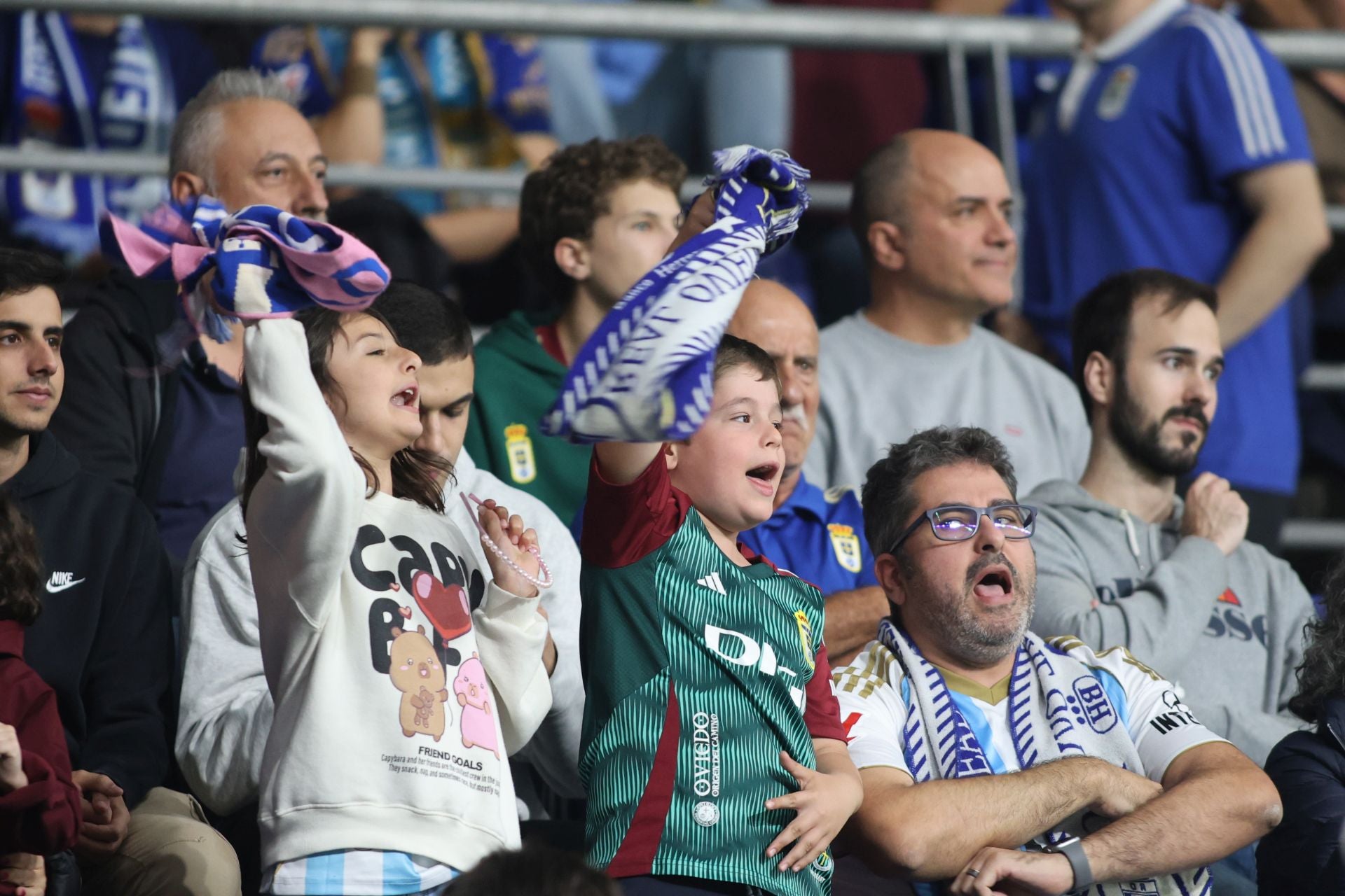 ¿Estuviste en el Real Oviedo - Espanyol? ¡Búscate entre las imágenes!