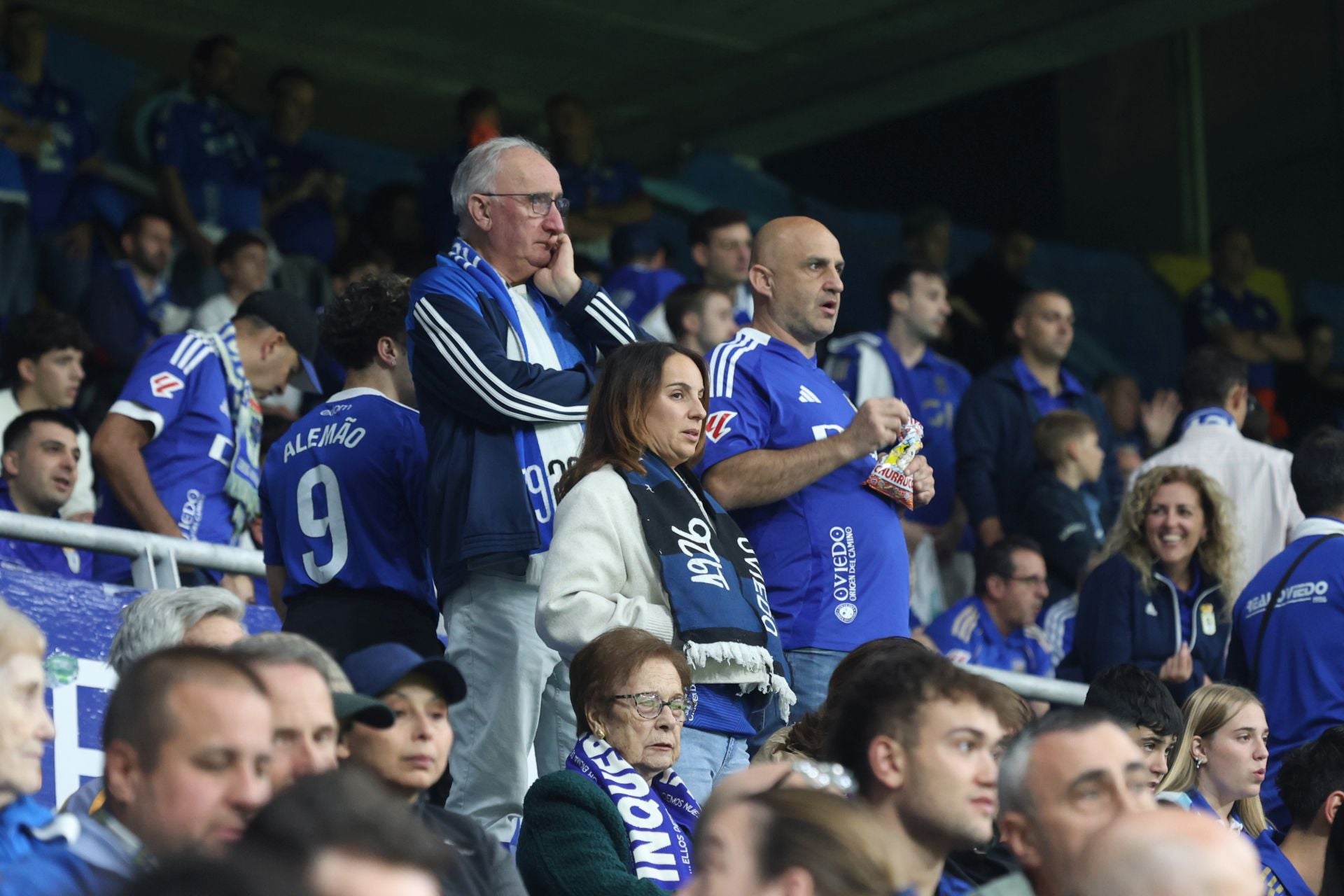 ¿Estuviste en el Real Oviedo - Espanyol? ¡Búscate entre las imágenes!