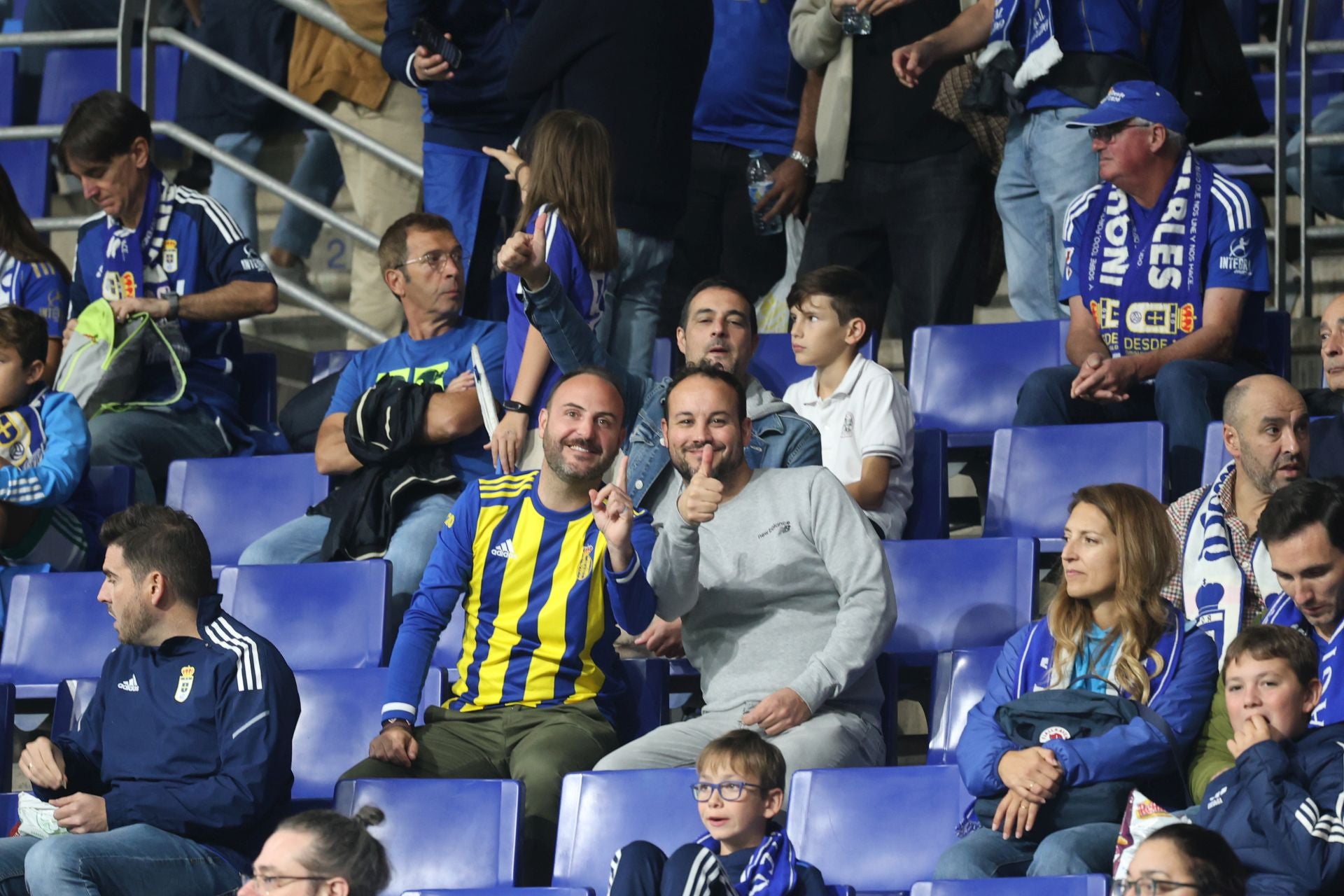 ¿Estuviste en el Real Oviedo - Espanyol? ¡Búscate entre las imágenes!