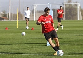 Curbelo, en el entrenamiento con el Sporting de este viernes.