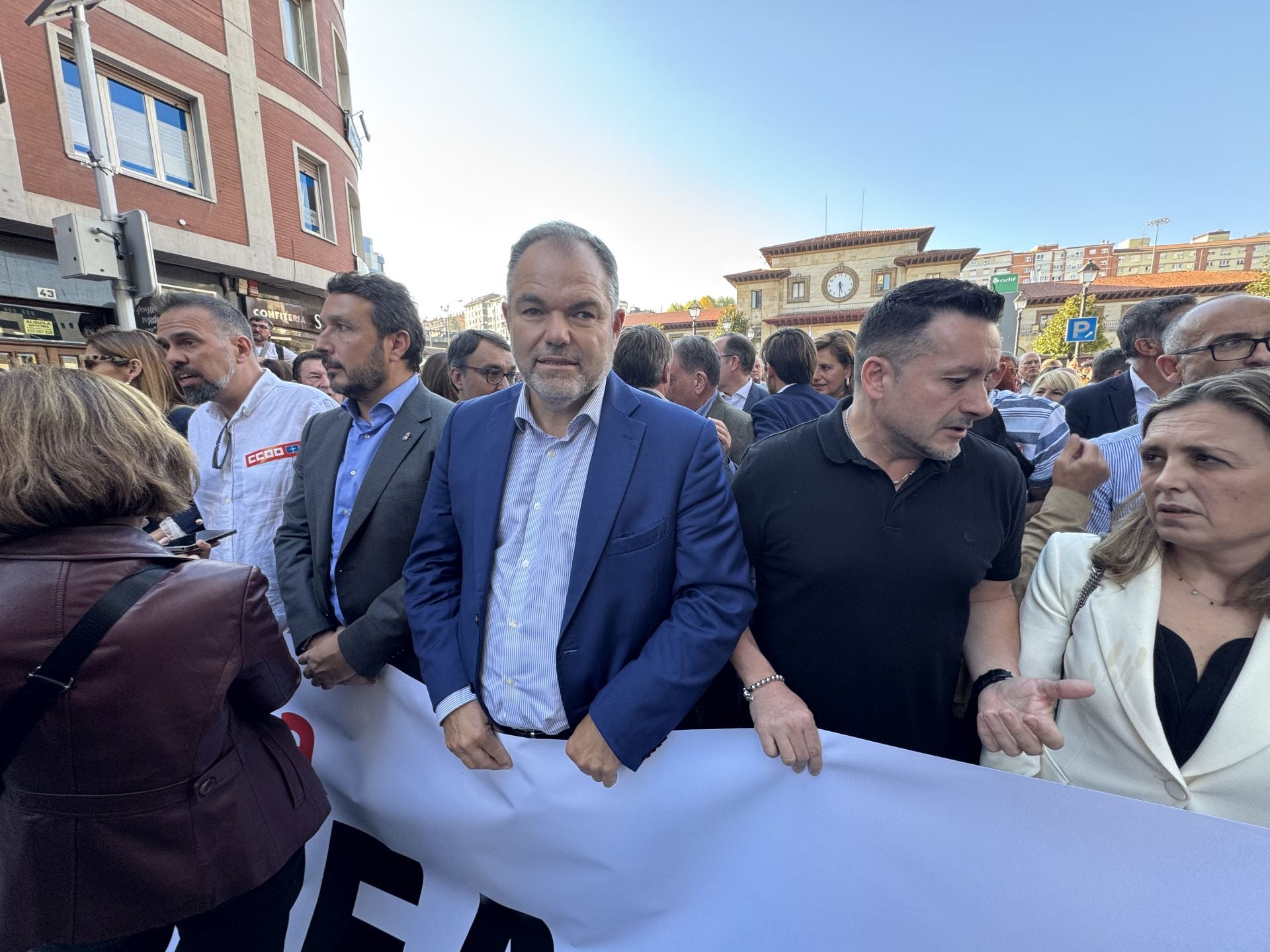 La multitudinaria manifestación en Oviedo contra el peaje del Huerna, en imágenes