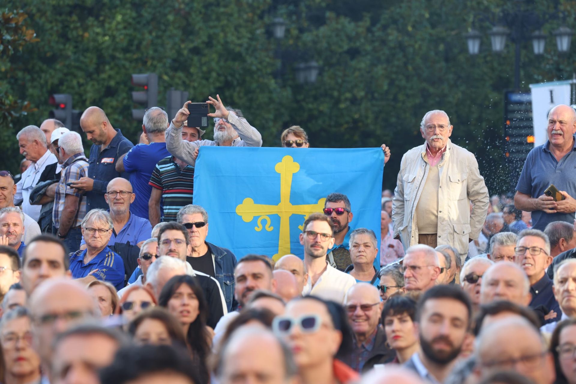 La multitudinaria manifestación en Oviedo contra el peaje del Huerna, en imágenes