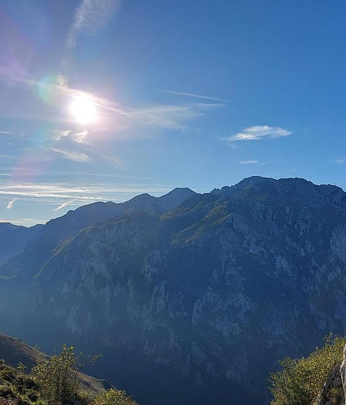 Imagen secundaria 2 - Ruta a Cabeza Pandescura: el balcón perfecto en Onís para admirar los Picos de Europa