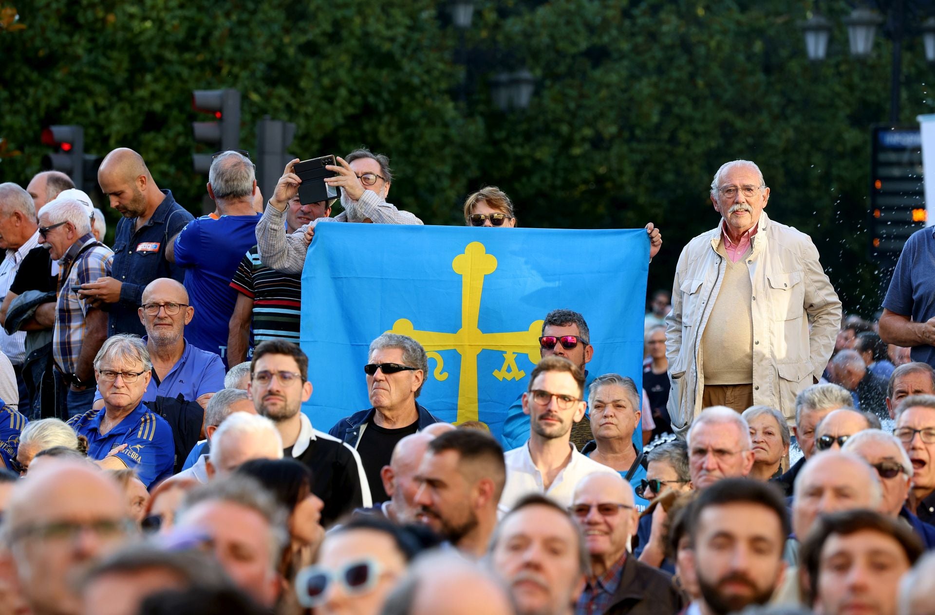 La multitudinaria manifestación en Oviedo contra el peaje del Huerna, en imágenes