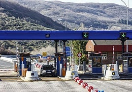 Peaje de la autopista del Huerna.