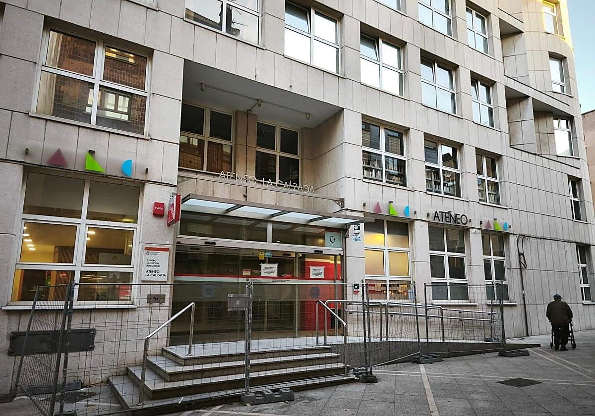 El Centro Muncipal Ateneo de La Calzada.