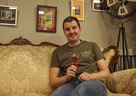 El coctelero poleso Berto Díaz.