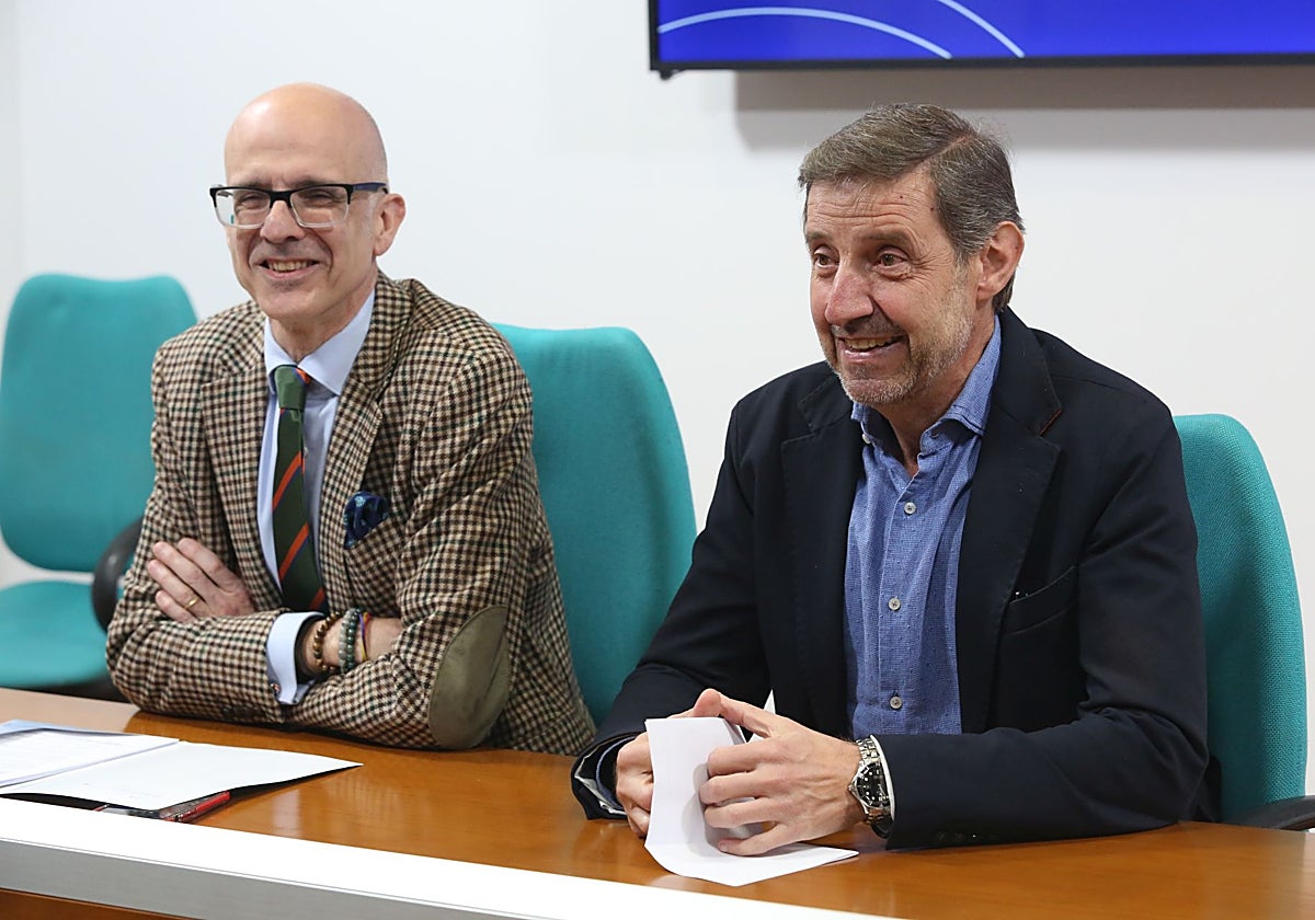 El edil del PSOE Jorge García Monsalve y el portavoz, Carlos Fernández Llaneza.