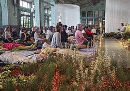 Tomás Zorzo guió una meditación en la Fábrica que sirvió para reflexionar sobre la filosofía de Byung-Chul Han.