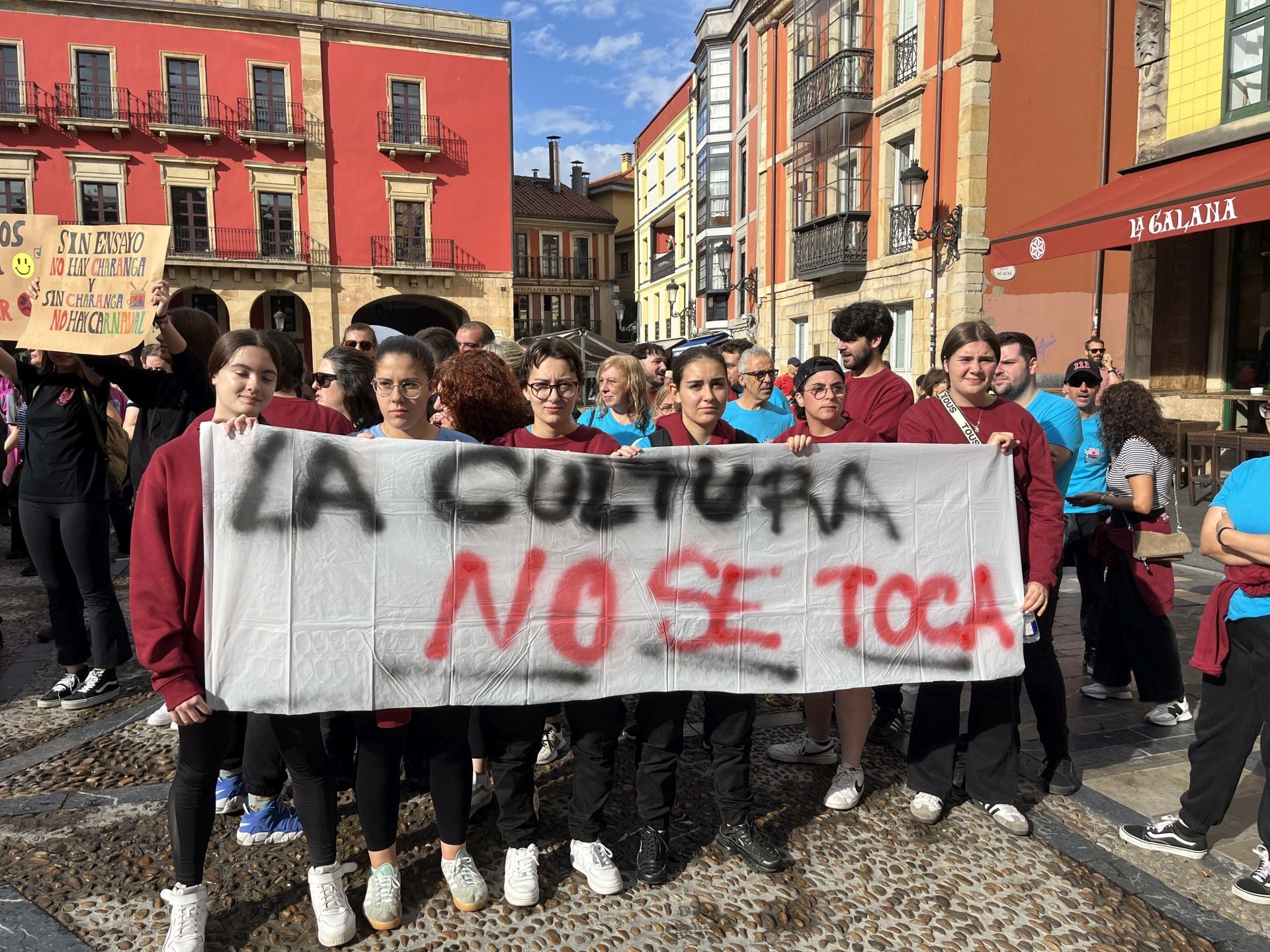 Protesta de las charangas de Gijón: «No hay carnaval si no podemos ensayar»