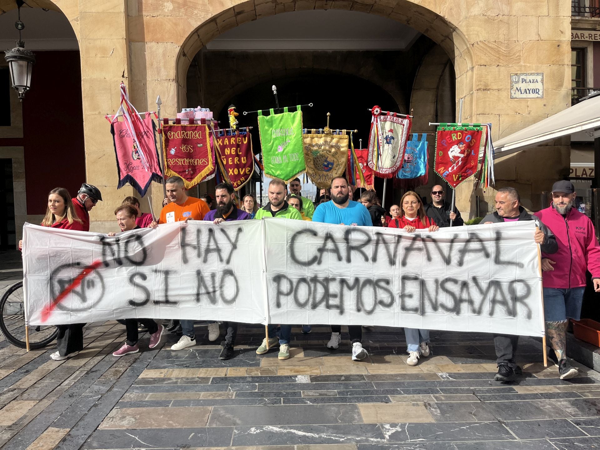 Protesta de las charangas de Gijón: «No hay carnaval si no podemos ensayar»