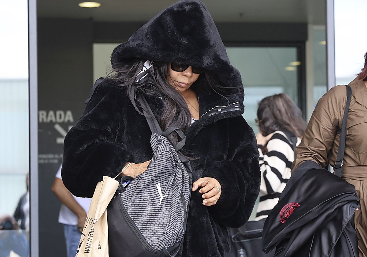 La acusada, a la salida del Palacio de Justicia de Gijón.