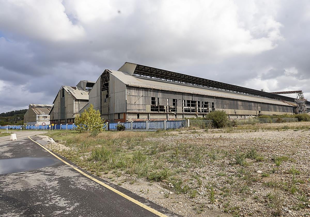 Aspecto actual de las antiguas naves de fabricación de aluminio de Alcoa.