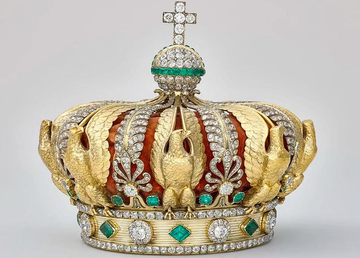 La corona de la emperatriz Eugenia de Montijo que apareció tras ser robada en el museo Louvre.