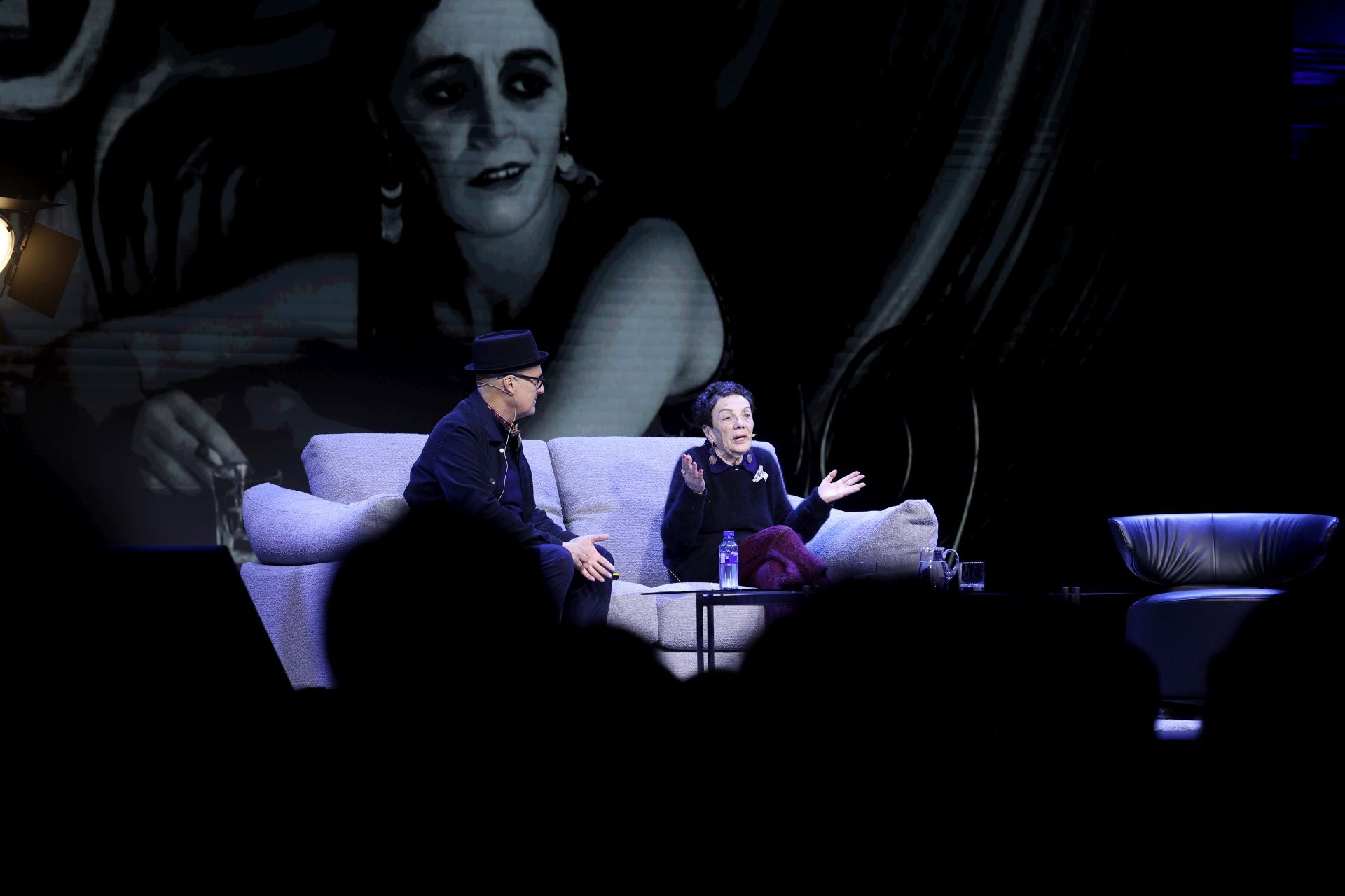 Encuentro de Graciela Iturbide con el público en la Fábrica de Armas de La Vega