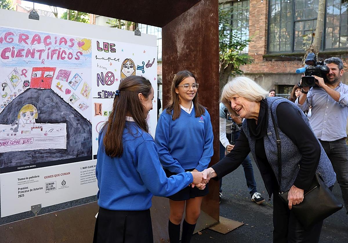 «¡Cuánto piensan estos niños!»: así fue el encuentro de Mary-Claire King con escolares asturianos