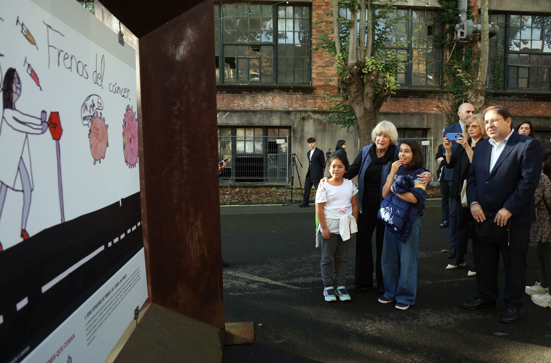 «¡Cuánto piensan estos niños!»: así fue el encuentro de Mary-Claire King con escolares asturianos