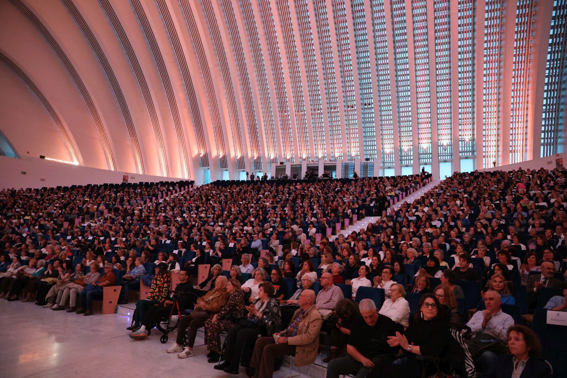 Encuentro de Eduardo Mendoza con lectores de los clubes de lectura