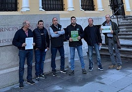 Representantes de Usaga y Asturias Ganadera en la sede de Presidencia.