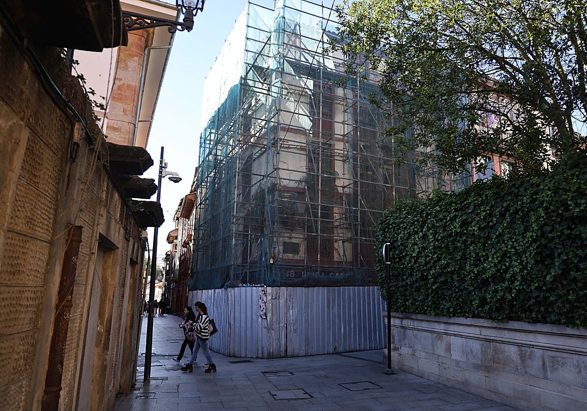 La entrada al centro social de Ciudad Naranco.