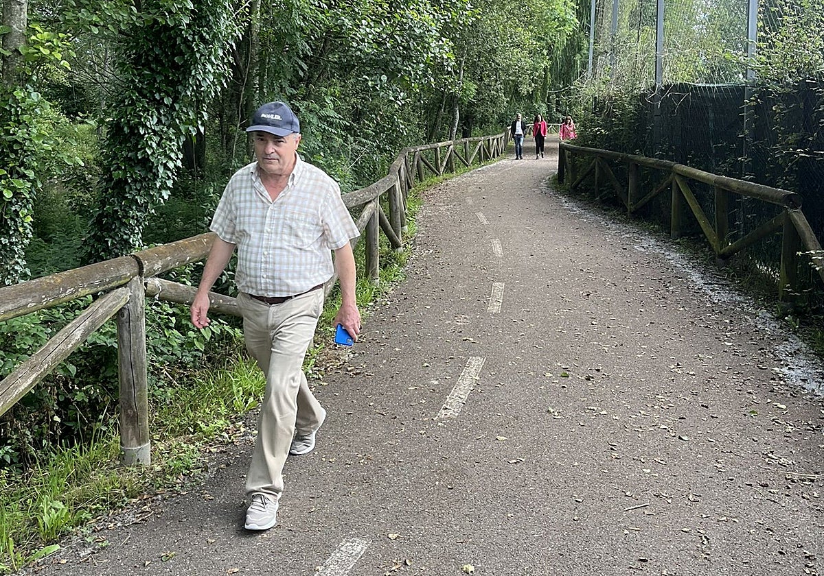 La senda fluvial a la altura de la localidad de Colloto, que conectará con el tramo de El Berrón.