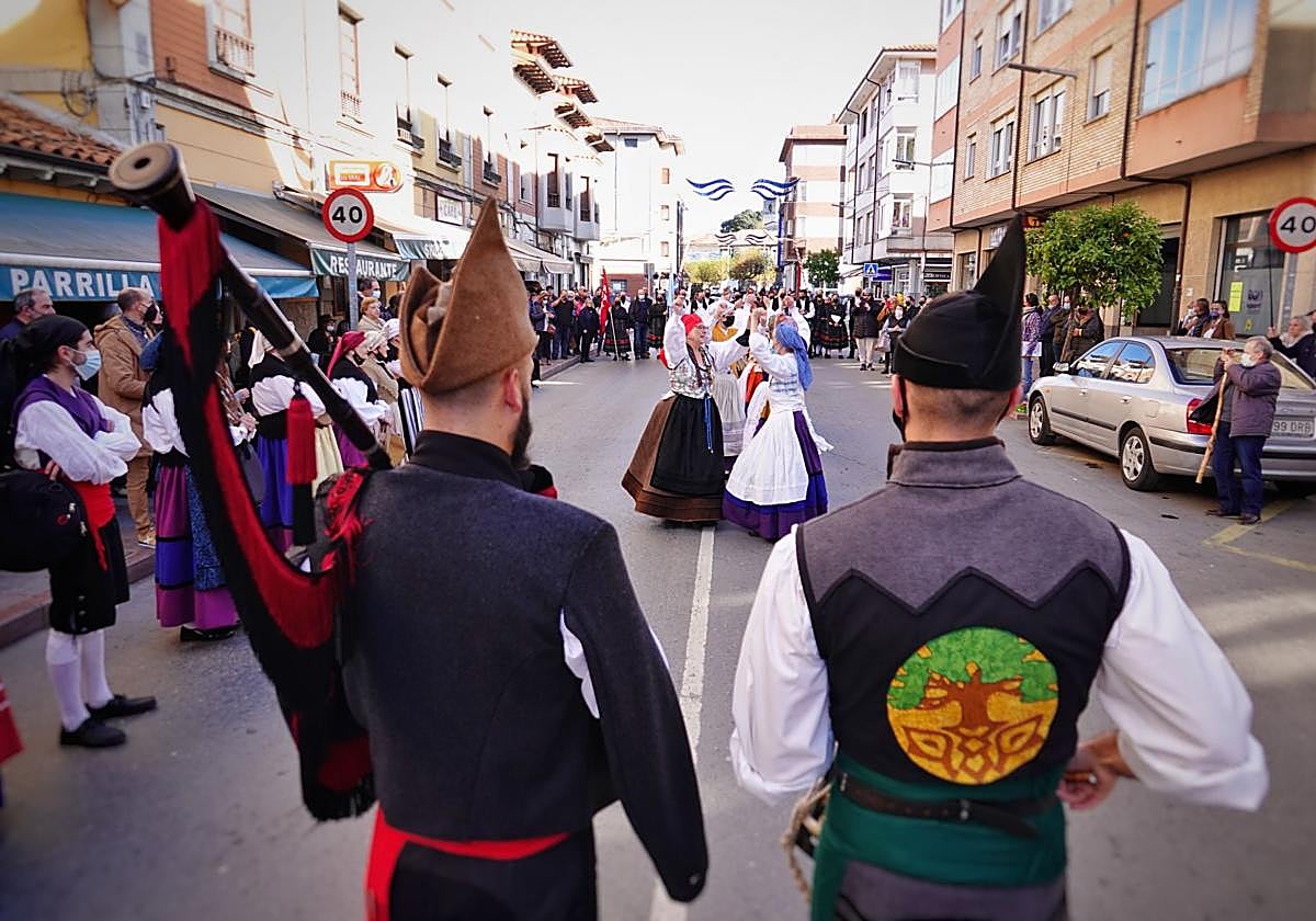 Festival Folclórico de Posada de Llanes en una pasada edición.