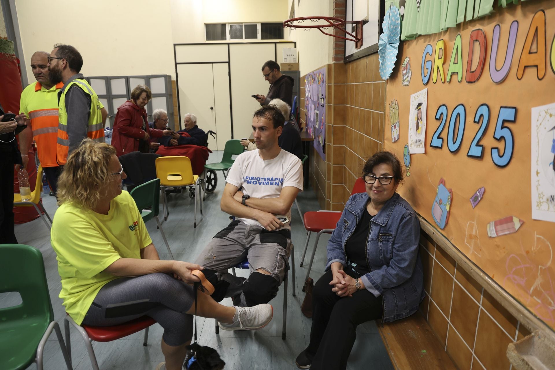 Vecinos desalojados y olor a quemado en todo Gijón: las imágenes del fuego en el Monte Areo