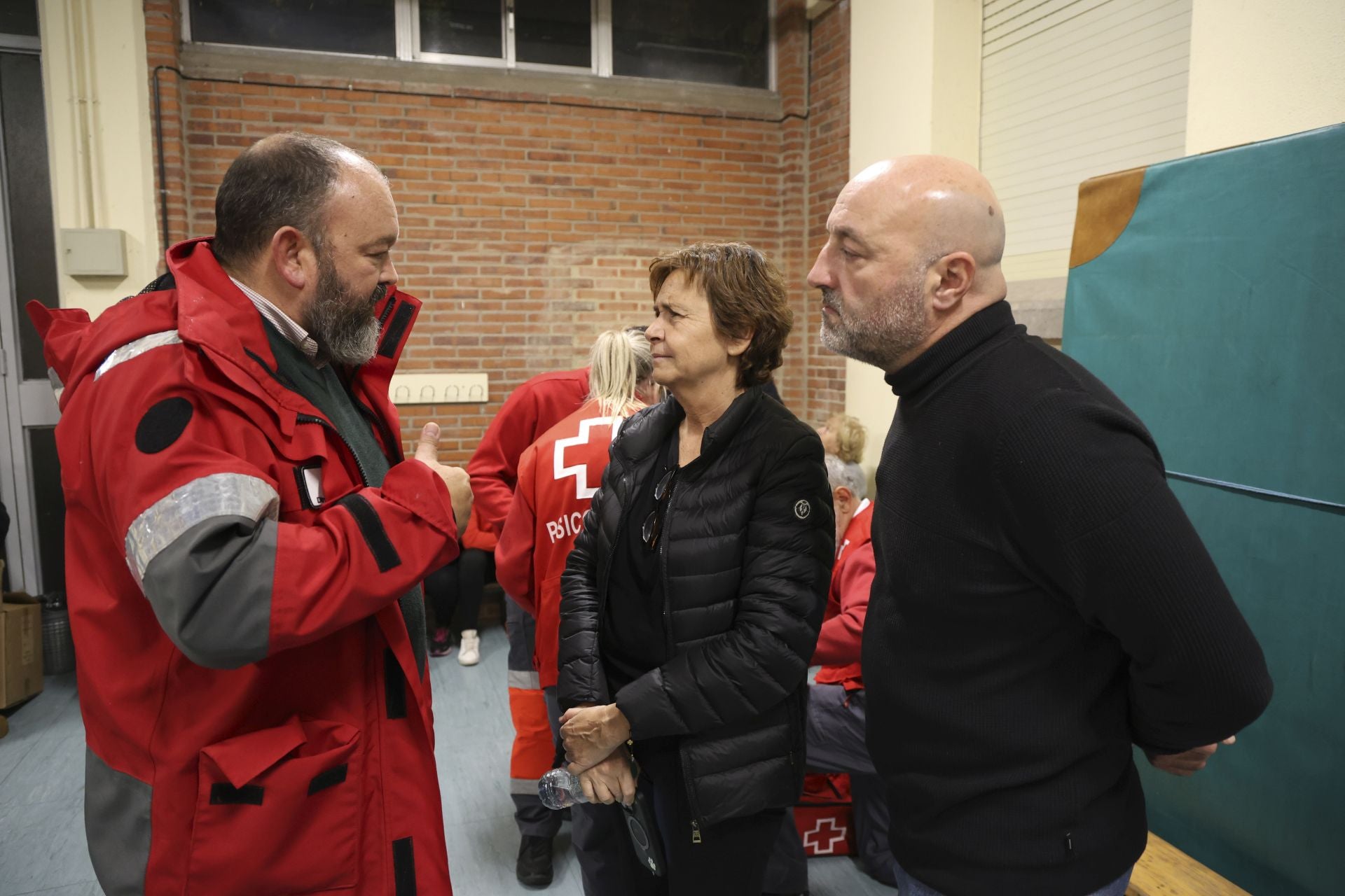 Vecinos desalojados y olor a quemado en todo Gijón: las imágenes del fuego en el Monte Areo