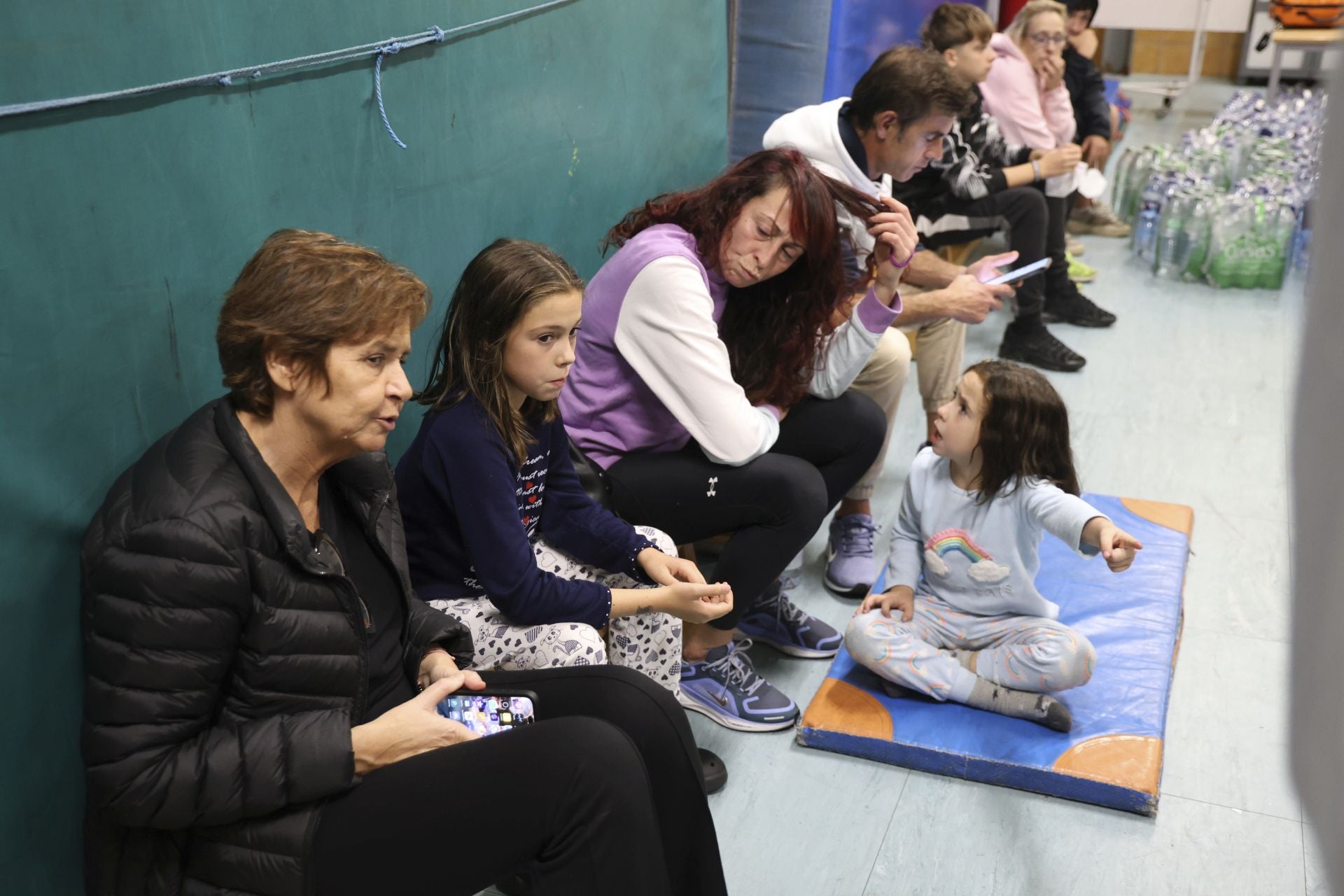 Vecinos desalojados y olor a quemado en todo Gijón: las imágenes del fuego en el Monte Areo