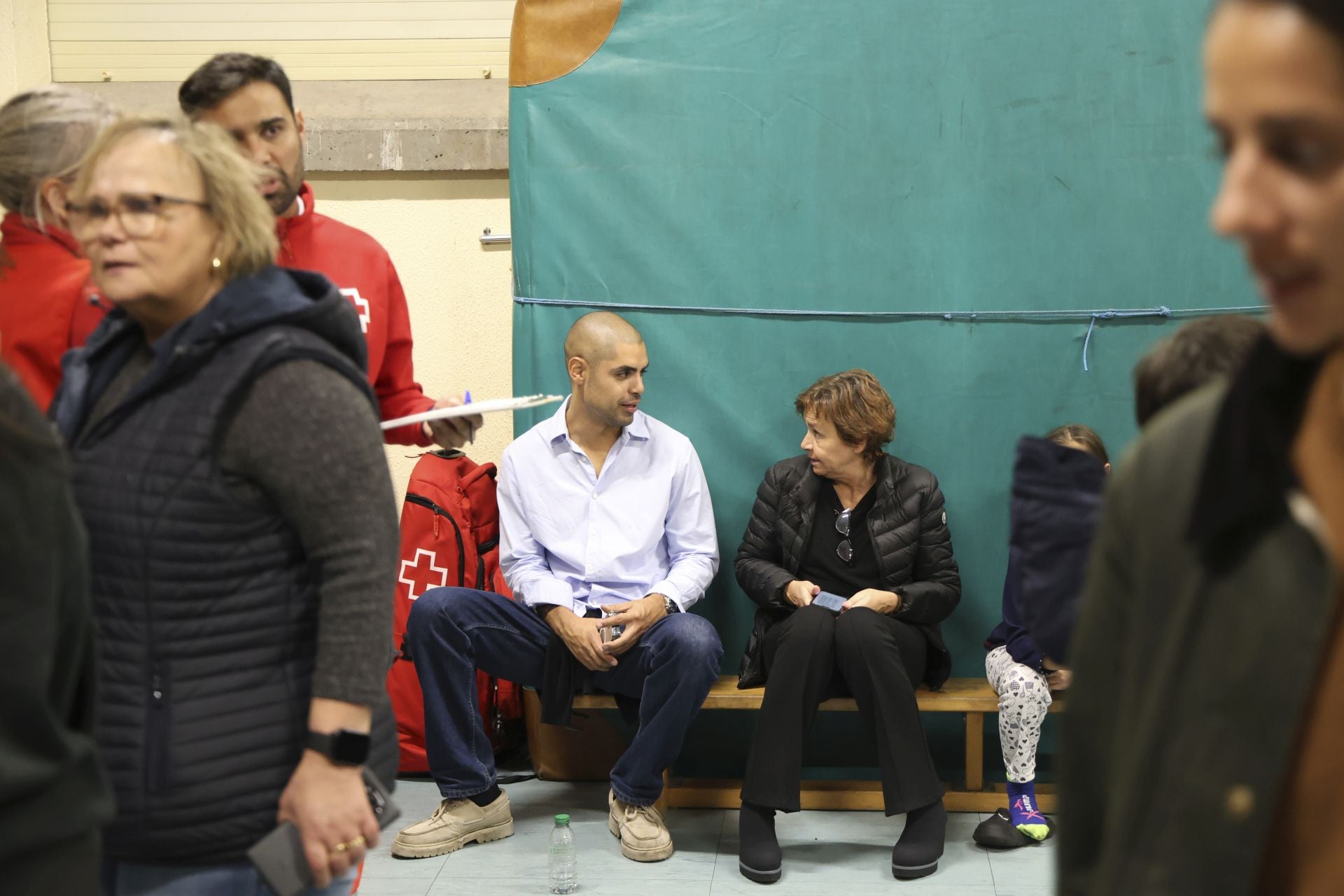 Vecinos desalojados y olor a quemado en todo Gijón: las imágenes del fuego en el Monte Areo