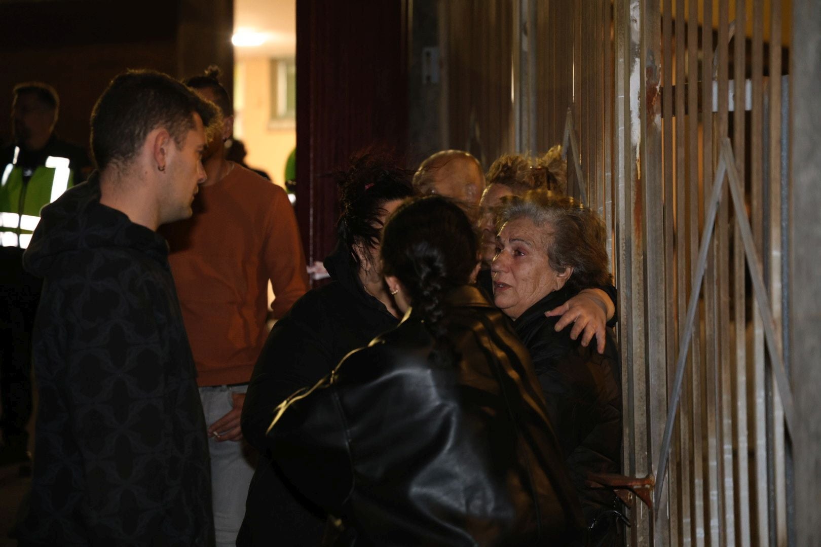 Vecinos desalojados y olor a quemado en todo Gijón: las imágenes del fuego en el Monte Areo