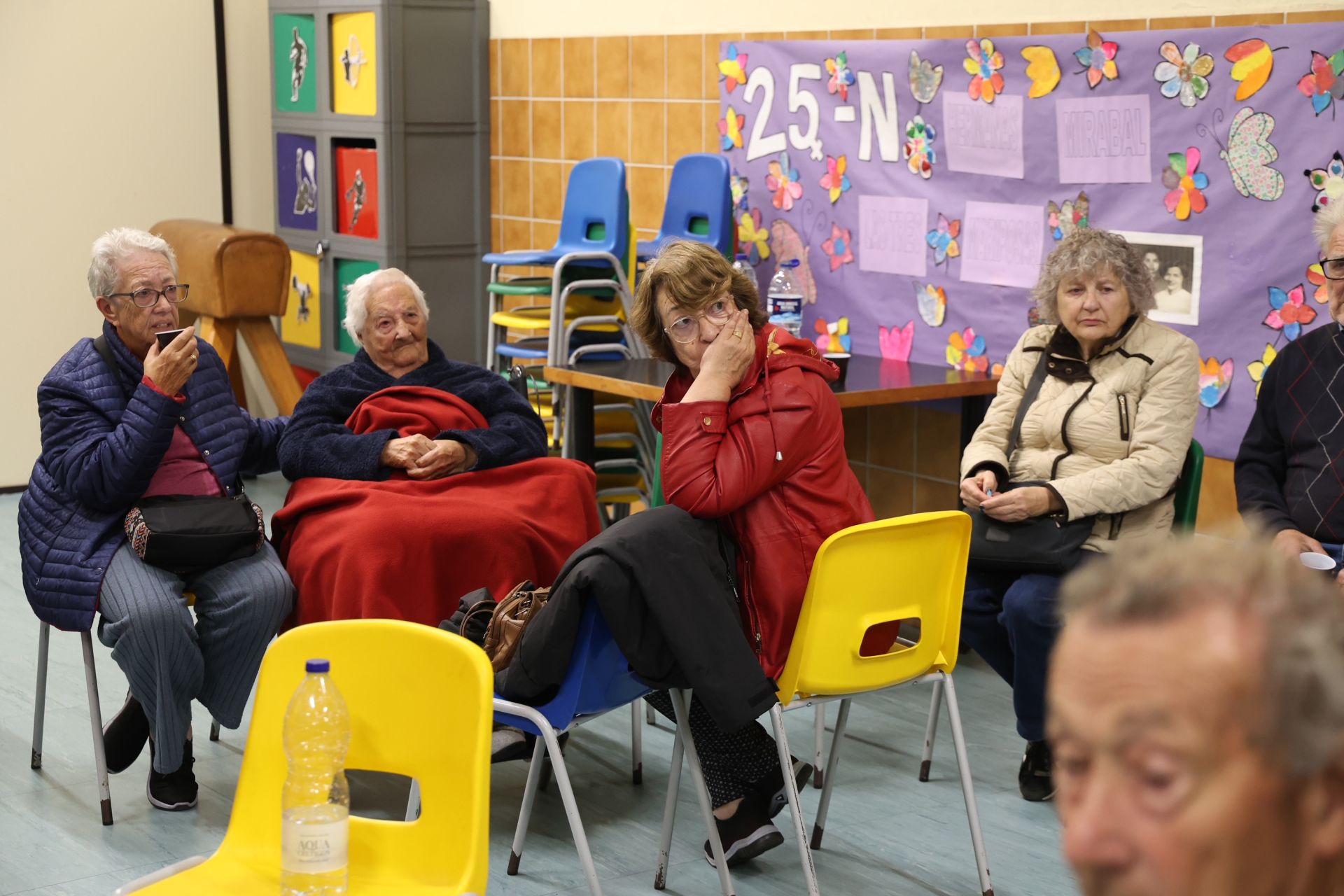 Vecinos desalojados y olor a quemado en todo Gijón: las imágenes del fuego en el Monte Areo