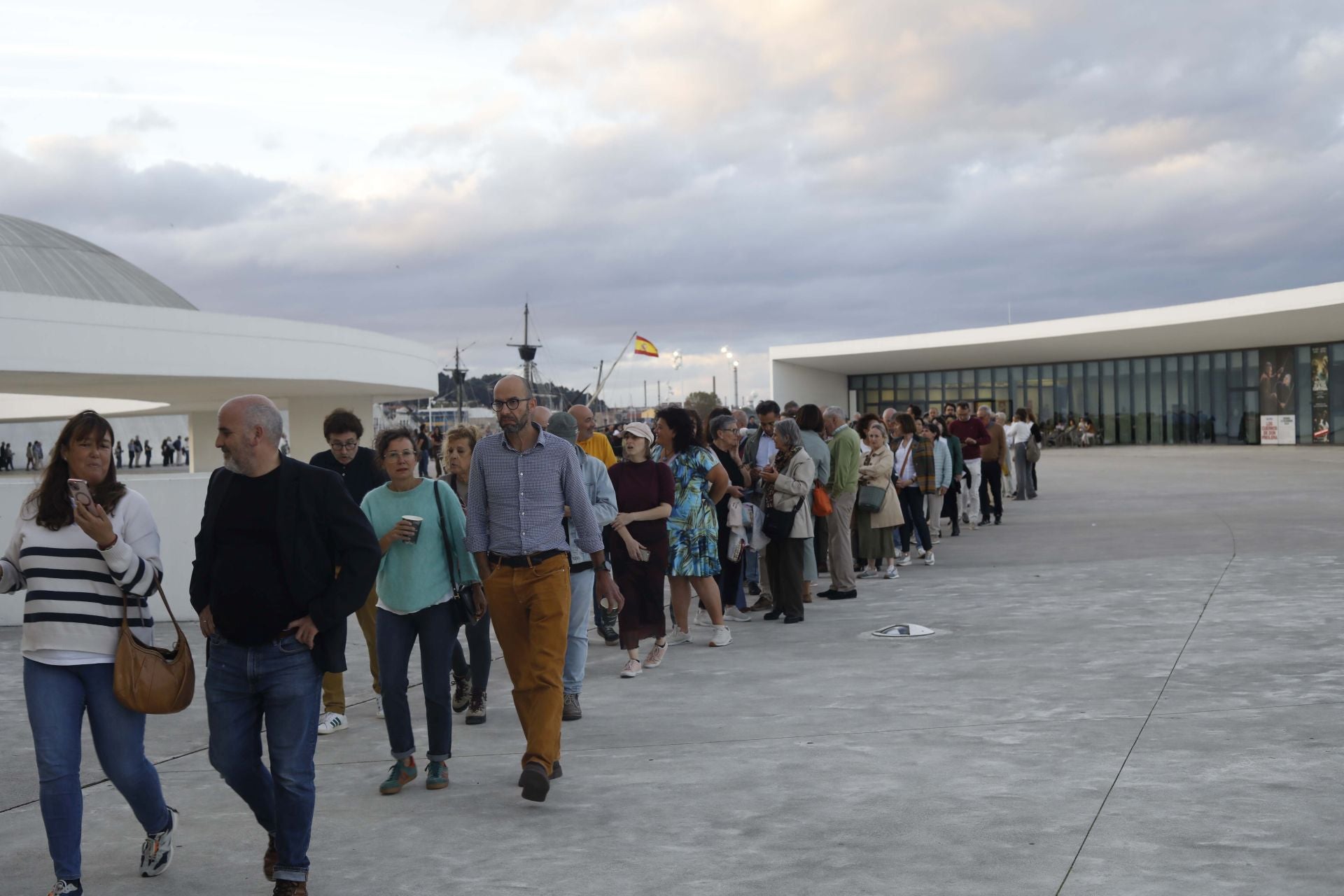 Encuentro con el público de Eduardo Mendoza en el Niemeyer