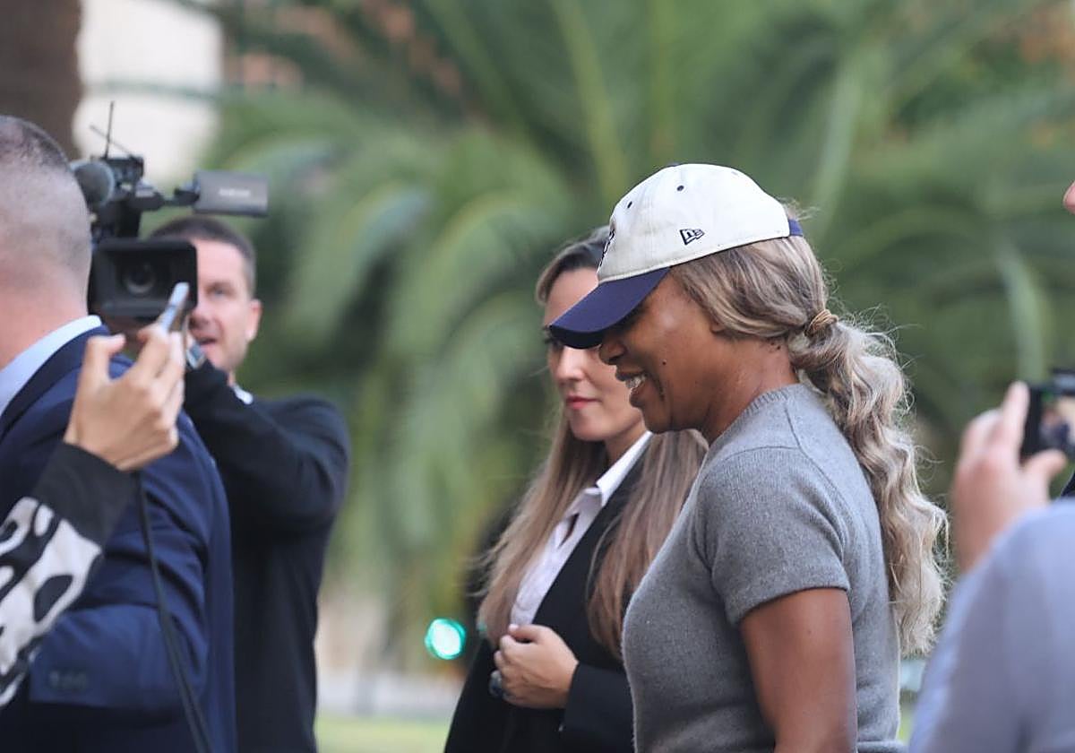 Serena Williams da su primer paseo por Oviedo