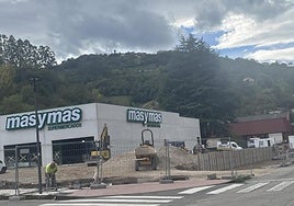 Últimos trabajos en el nuevo supermercado que abrirá en el área empresarial de talleres Santa Ana