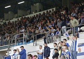 La afición del Real Avilés, frente al Talavera.