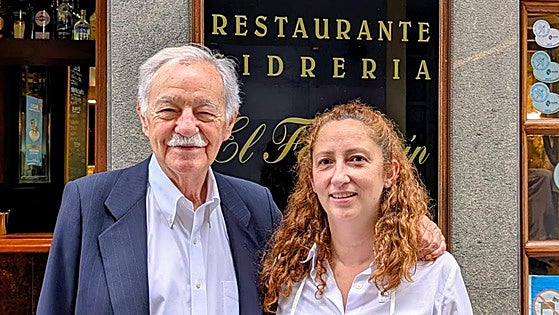 La comida asturiana de Eduardo Mendoza en Oviedo: fabada, pote y arroz con leche