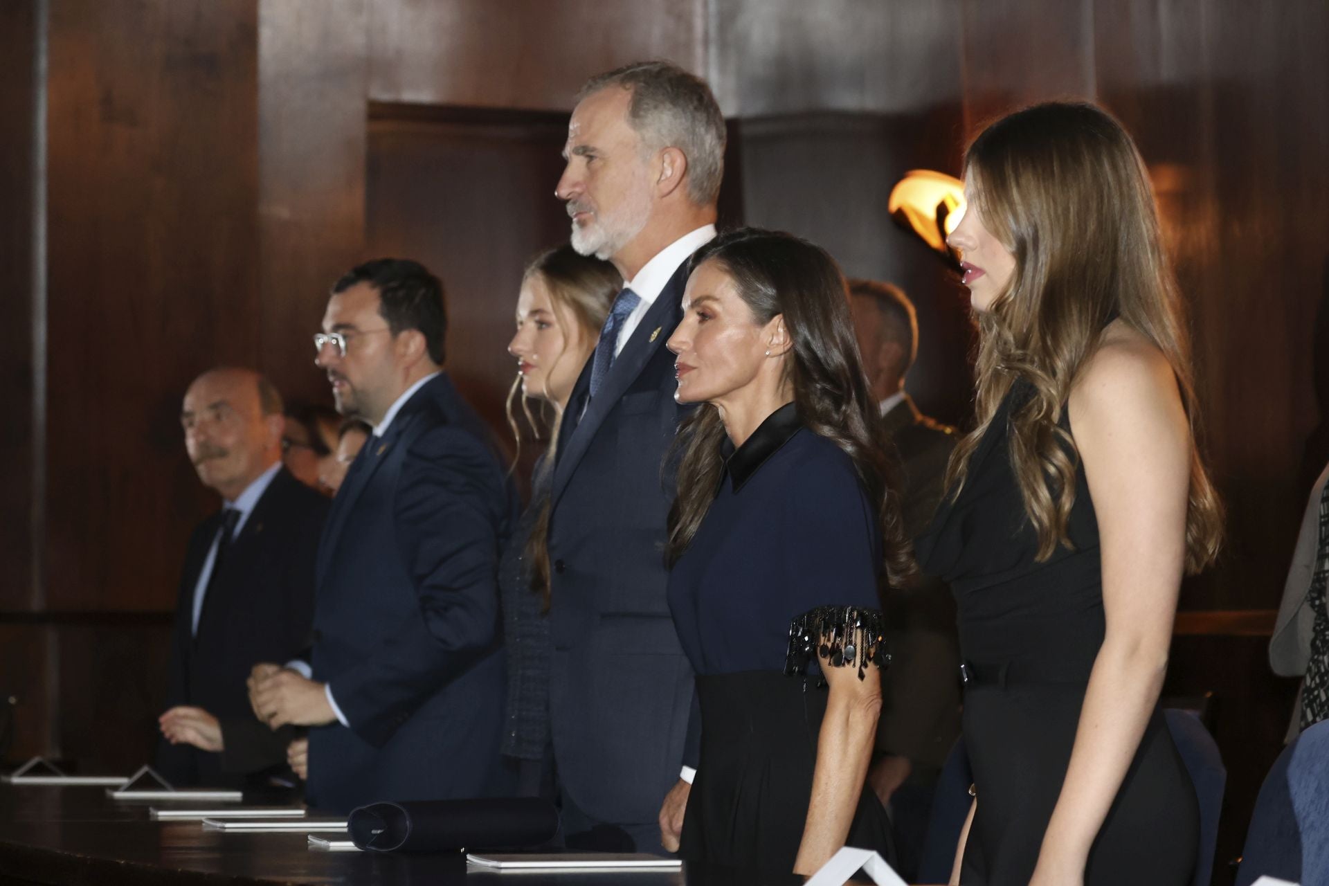 Elegancia y sobriedad en los estilismos de la Familia Real en el concierto de los Premios Princesa