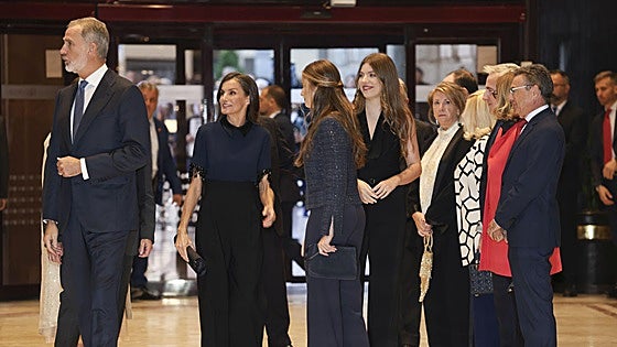 Elegancia y sobriedad en los estilismos de la Familia Real en el concierto de los Premios Princesa