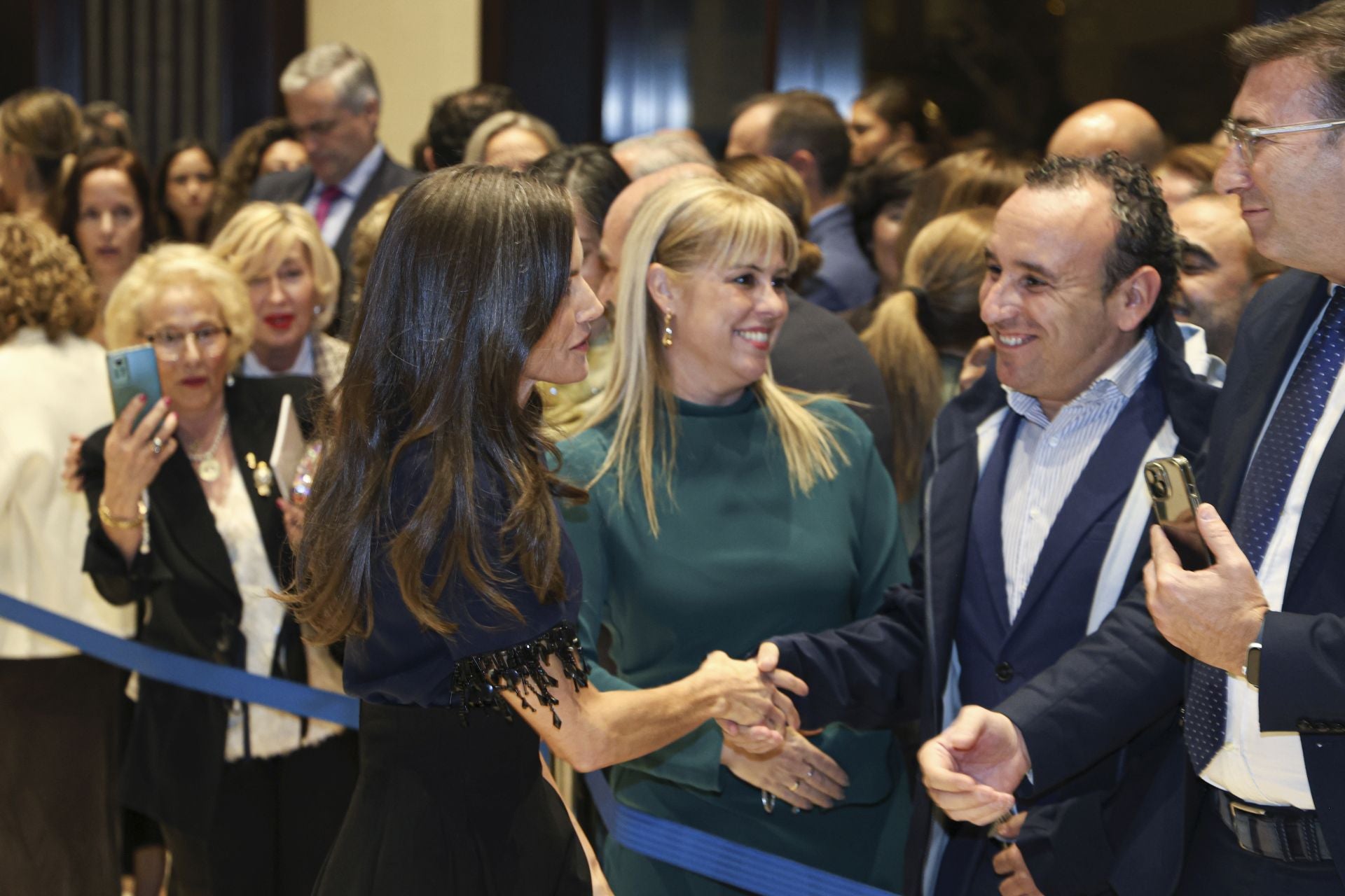 Elegancia y sobriedad en los estilismos de la Familia Real en el concierto de los Premios Princesa
