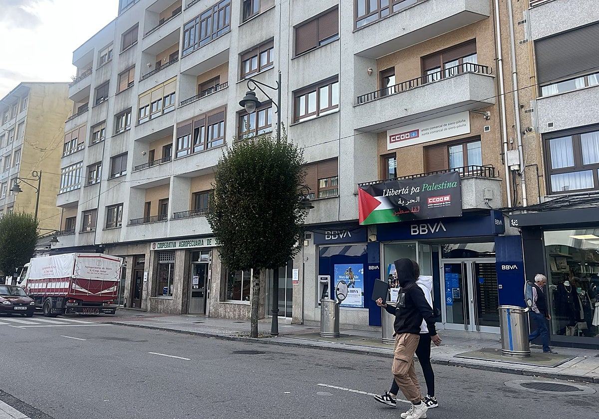 Edificios en la calle Marquesa de Canillejas de La Pola que serán rehabilitados.