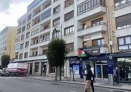 Edificios en la calle Marquesa de Canillejas de La Pola que serán rehabilitados.