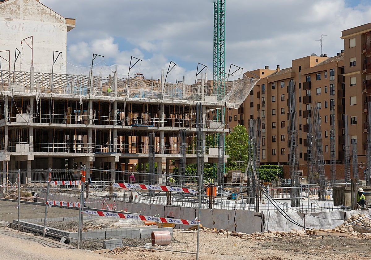 Obras de construcción de un edificio.