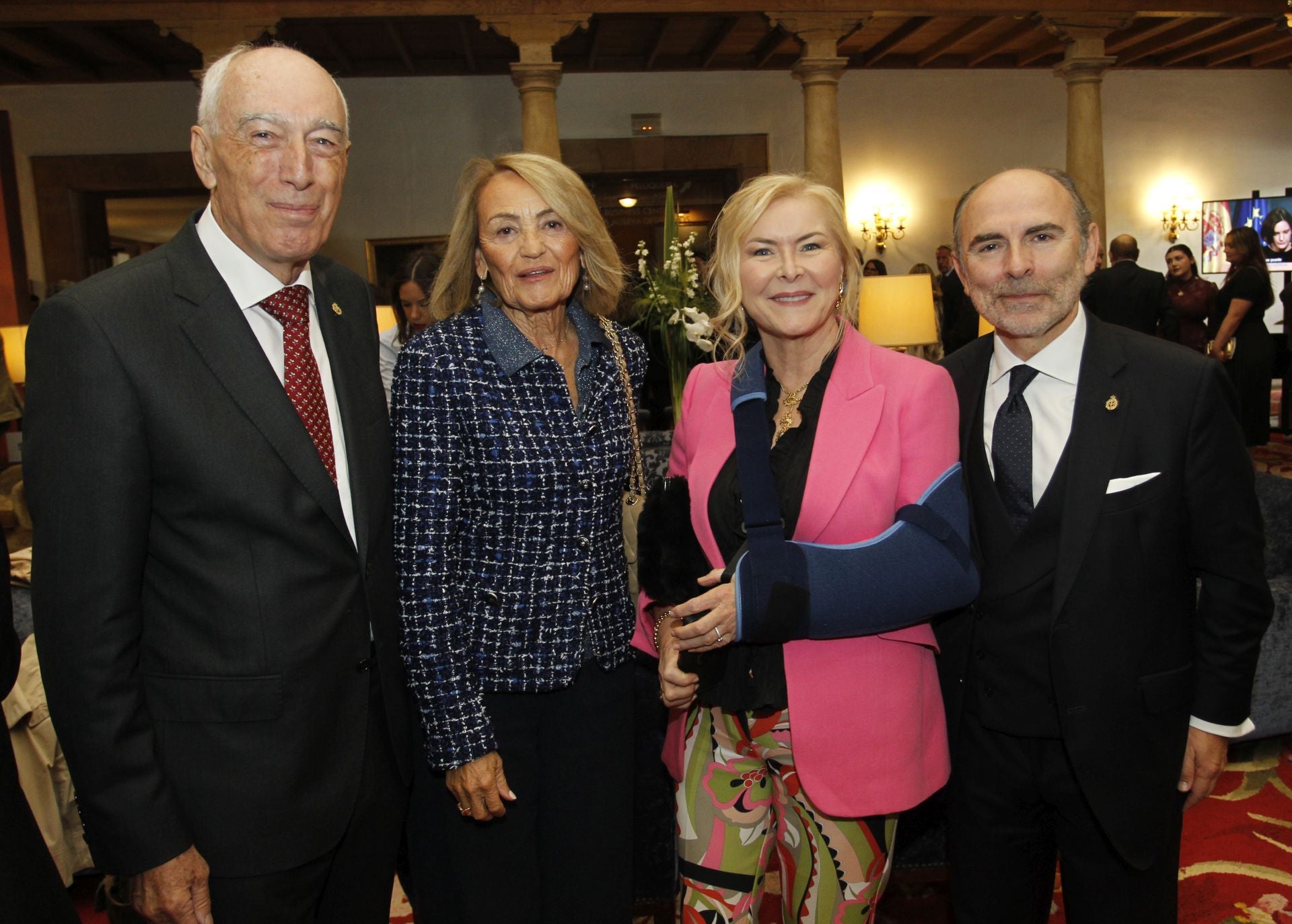 De la entrada de la reina Sofía al ambiente político y empresarial en el hall del Reconquista