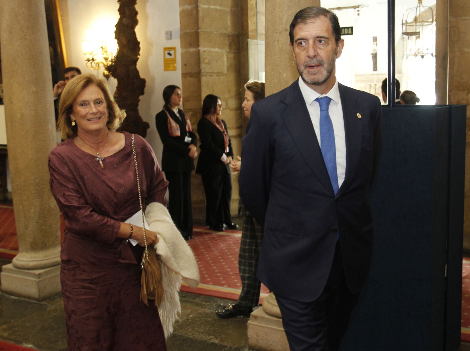 De la entrada de la reina Sofía al ambiente político y empresarial en el hall del Reconquista