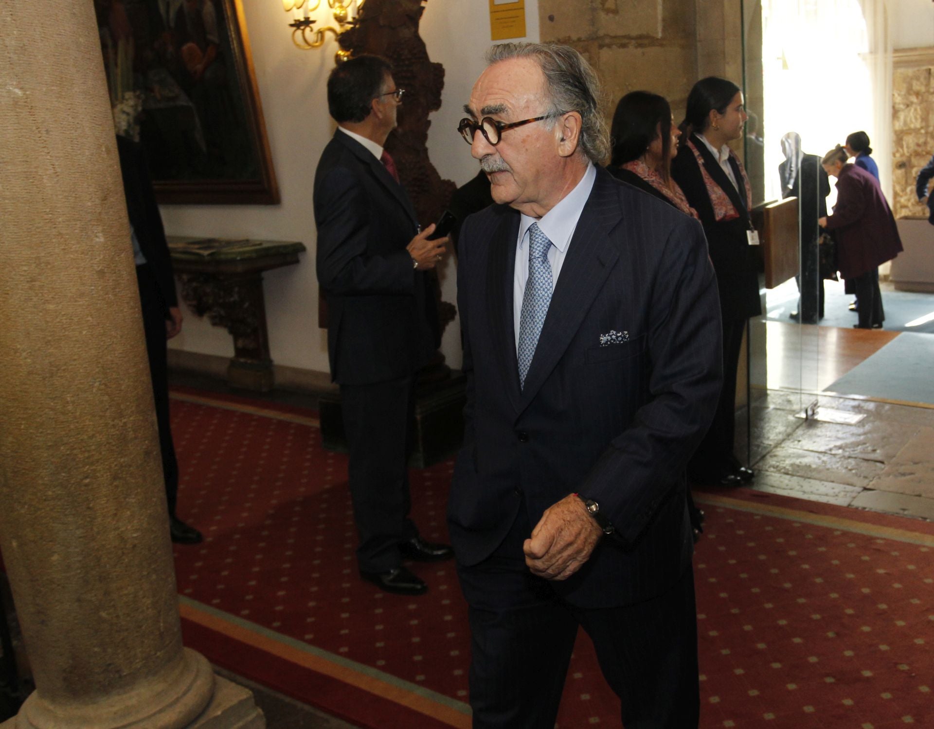 De la entrada de la reina Sofía al ambiente político y empresarial en el hall del Reconquista