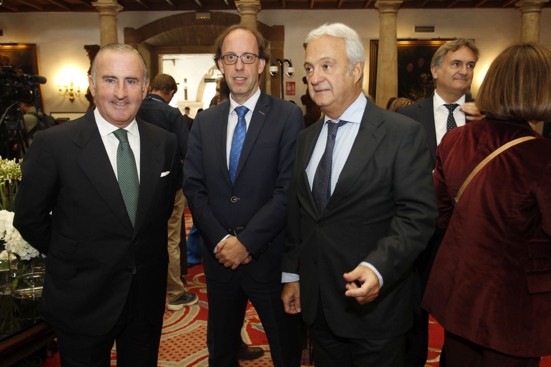 De la entrada de la reina Sofía al ambiente político y empresarial en el hall del Reconquista