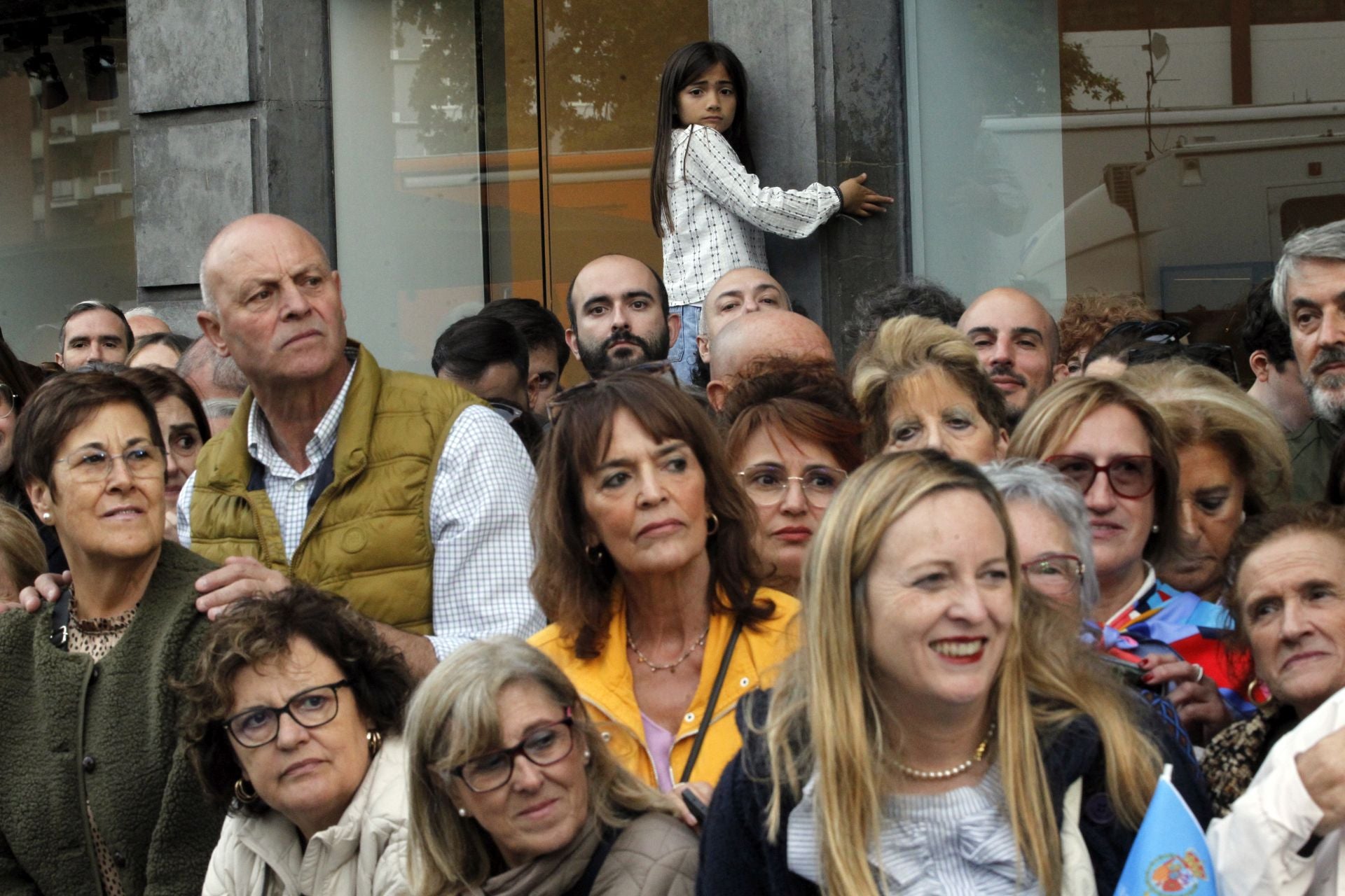 Premios Princesa de Asturias: Regalos del público y muchas fotos a las puertas del Campoamor