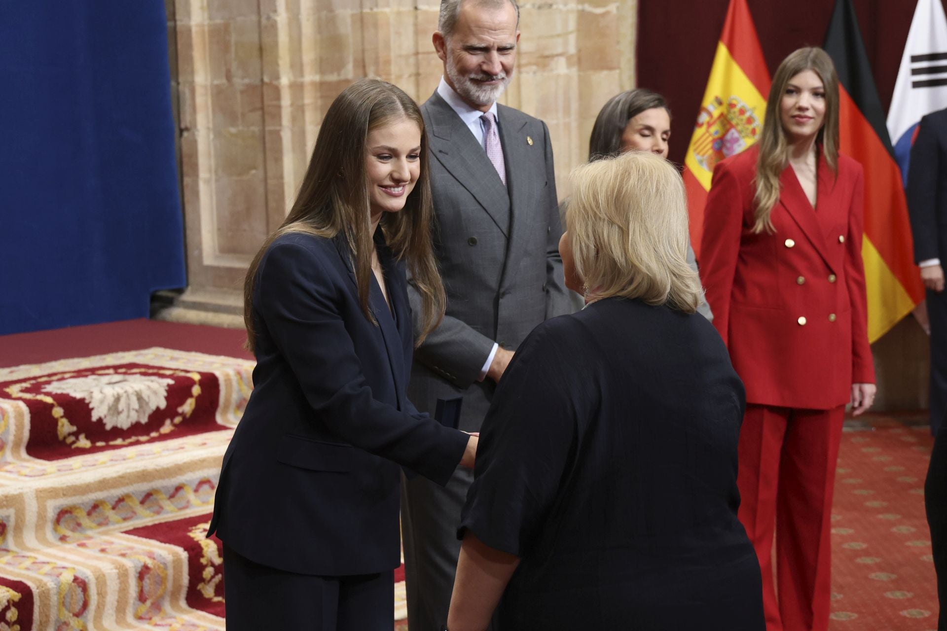 Muchas sonrisas y calurosos saludos en las audiencias de la Familia Real en el Reconquista